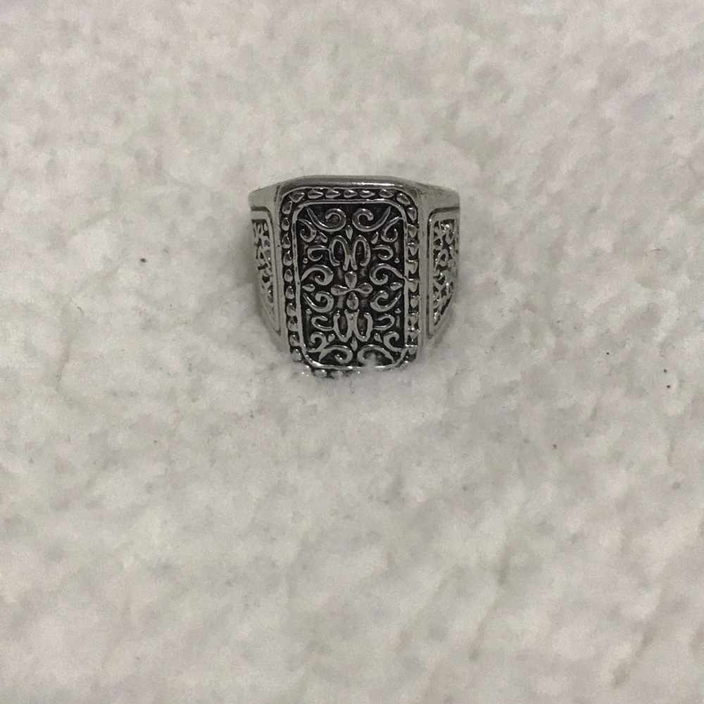 Fashion ring